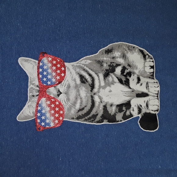 SALE Cat womans tee/ BUNDLE ONLY 2or more items - Picture 2 of 3